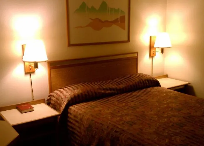 Colorado River Value Hotel 2*